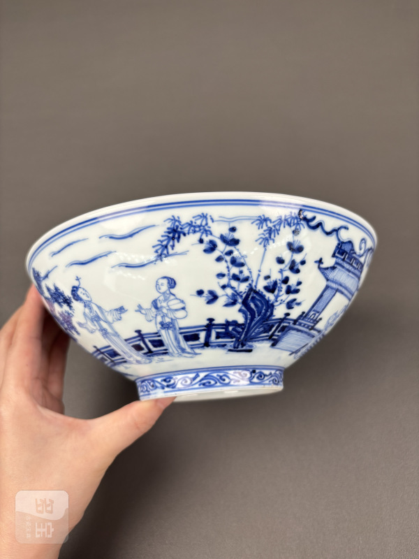 清康熙 仿宣窑青花庭院仕女图碗 - 图4